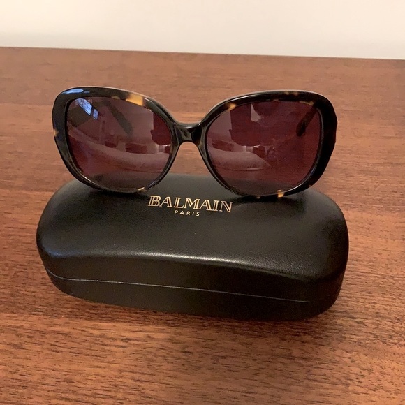 Balmain Accessories - Authentic 🤍 Balmain C2 Tortoise Sunglasses - New